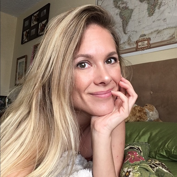 Meet your Posher, Emily - Picture 5 of 7